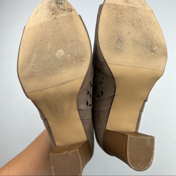 Madden girl bright taupe suede peep toe cut out booties size 7 - Picture 10 of 10